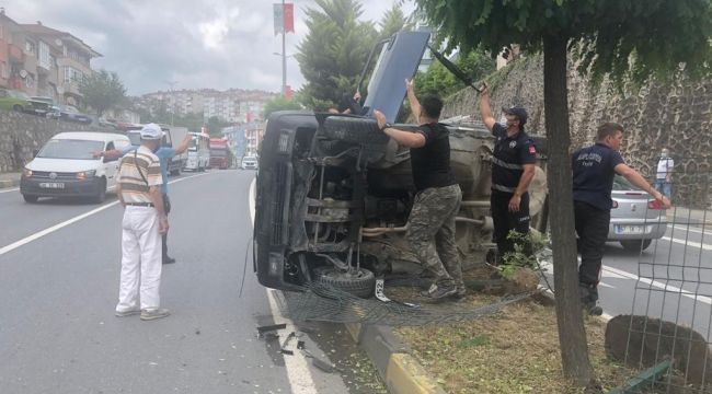 - Kavşağa kontrolsüz giren otomobil devrildi