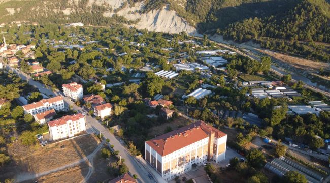 - Bu köy Türkiye'nin en kalabalık köyü
