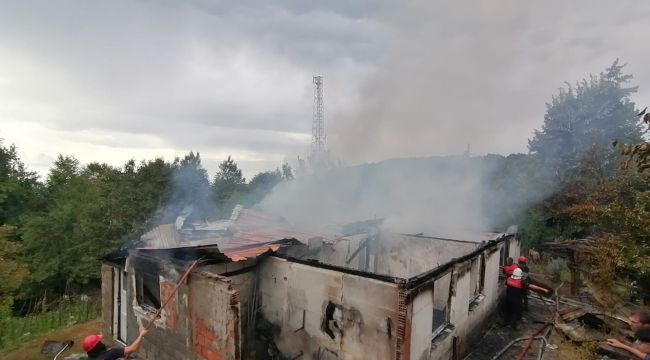 - Zonguldak'ta çıkan yangın bir evi kül etti