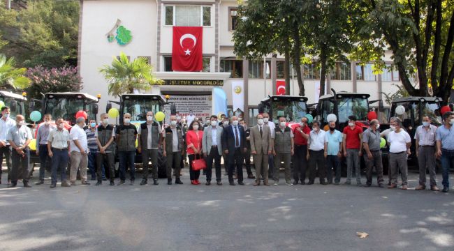 20 Traktör hak sahiplerine teslim edildi
