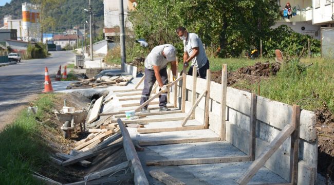 BÖLÜCEK’İN YAYA KALDIRIMI SORUNU ÇÖZÜLÜYOR