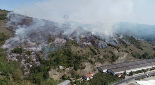 - Çalılık alanda çıkan yangın yerleşim yerlerine ilerliyor