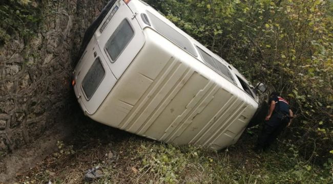 Minibüs şarampole uçtu: 1 yaralı