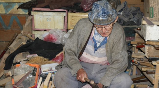 - 80 yaşındaki Hasan Dede'ye 'poşet delik' diye saldırdı
