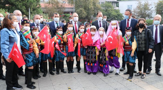 - Cumhuriyetin ilk vilayeti Zonguldak'ta 29 Ekim coşkusu