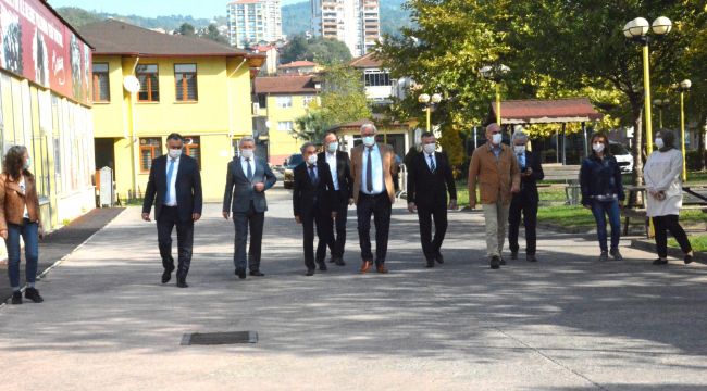 - Posbıyık, uzaktan eğitim sınıfını ziyaret etti