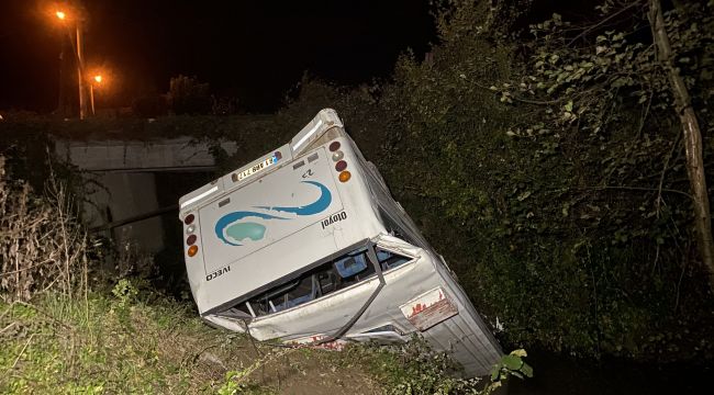 - Düzce’de minibüs köprüden kanala uçtu