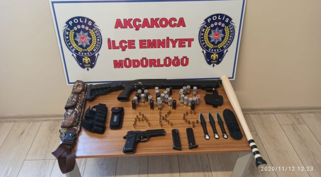 Kaçan şahsın aracından ruhsatsız silah ve tüfek çıktı