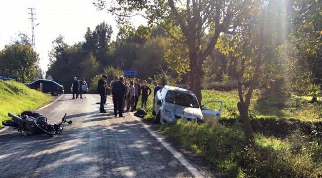  Otomobil ile motosiklet çarpıştı: 2 yaralı