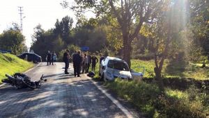  Otomobil ile motosiklet çarpıştı: 2 yaralı