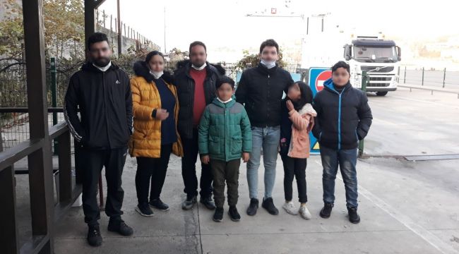 Tırın dorsesinde yurt dışına kaçmaya çalışan 9 göçmen yakalandı