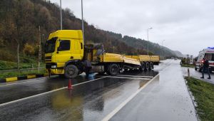 - Alaplı’da tırla otomobil çarpışt: 1 yaralı