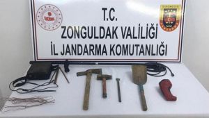 Jandarmadan izinsiz kazıya suçüstü!