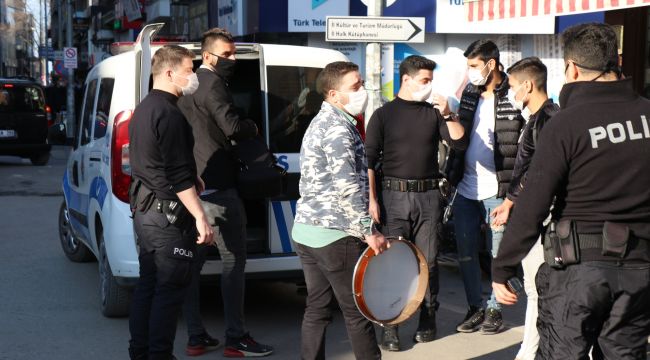 - Polisin müdahale ettiği müzisyenler, 