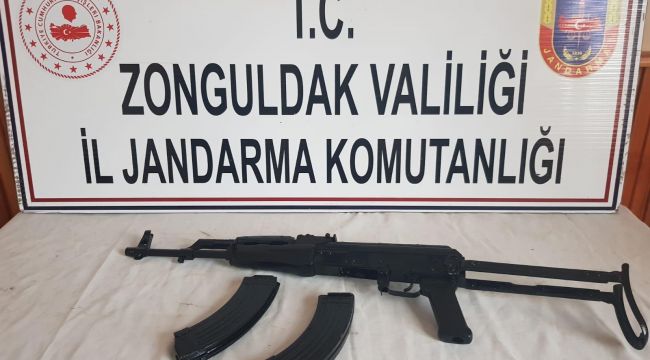 Kalaşnikof piyade tüfeği ile yakalandılar...