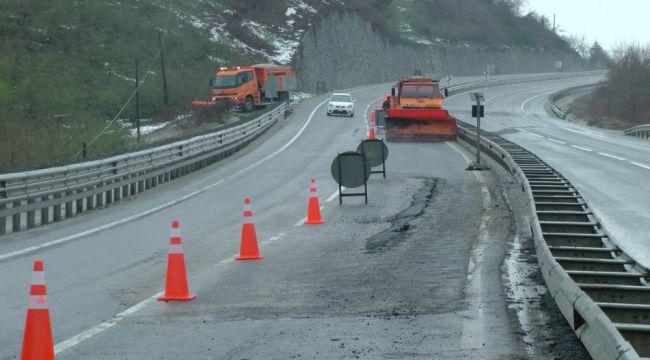  Düzce - Akçakoca karayolunda çökme meydana geldi