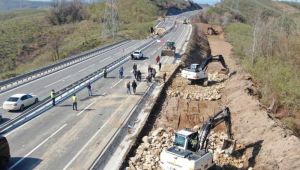 - Heyelanın meydana geldiği yolda çalışmalar sürüyor