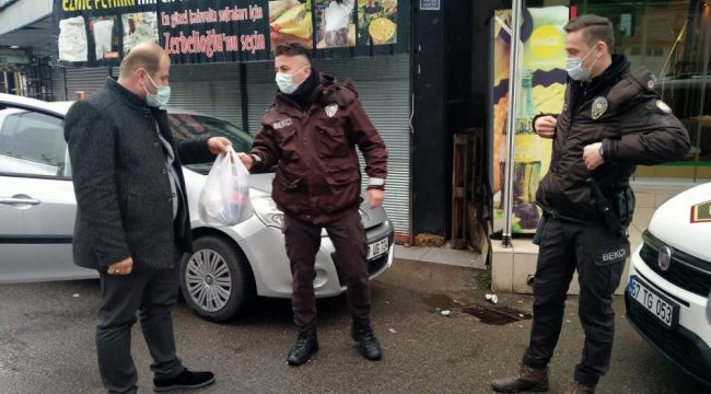 - Polis ve bekçilere sıcak ikramda bulundu