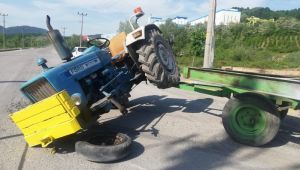 - Freni patlayan traktör kaza yaptı: 2 yaralı