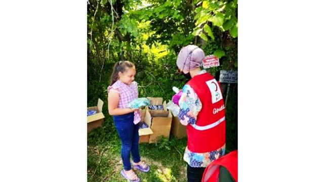 Kızılay'dan çocuklara bayram hediyesi