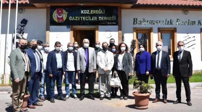 - Posbıyık gazeteciler ile bir araya geldi