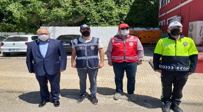 Vali yardımcısı polislerin bayramını kutladı