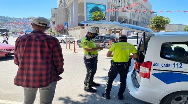 Dakikalarca polise dil döktü ancak hem kendisi hem eşi...