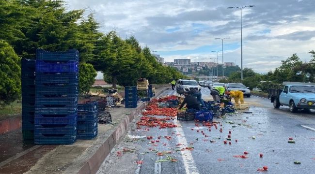 Zonguldak’ta lastiği patlayan kamyonet devrildi.