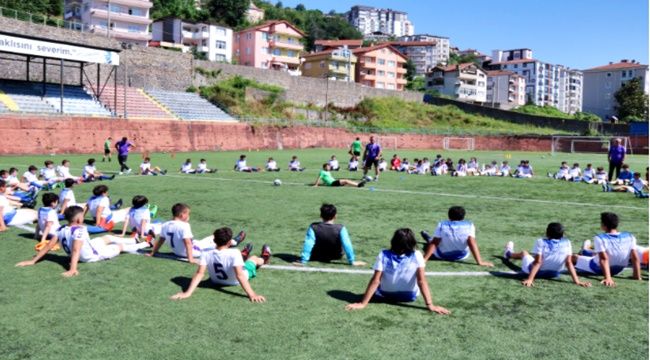 KDZ. EREĞLİ BELEDİYESPOR FUTBOL OKULLARINA YOĞUN İLGİ 