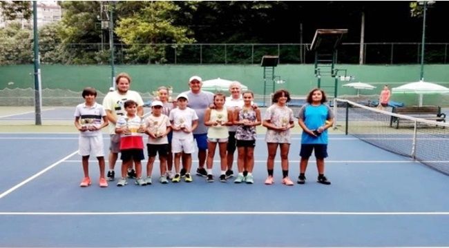 Zonguldak Tenis Deniz Spor Kulübü, 70 yılını kupalarla süslüyor