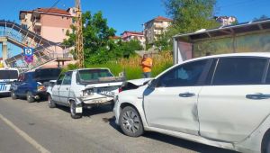 - 4 araç birbirine girdi: 1 kişi yaralandı