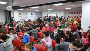 Kızılay 150 çocuğa kırtasiye yardımında bulundu