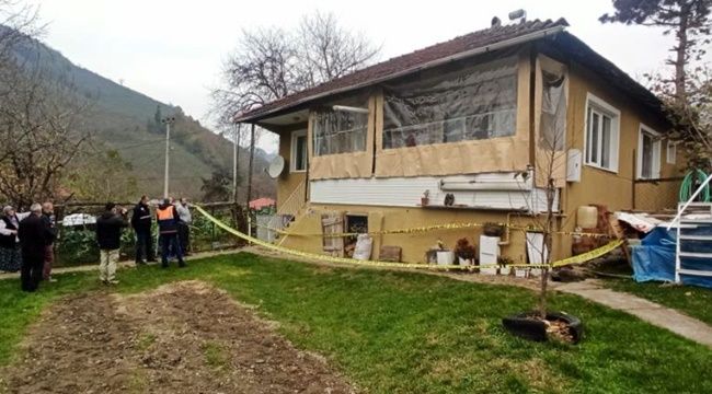 Depremde hasar alan ev tahliye edildi