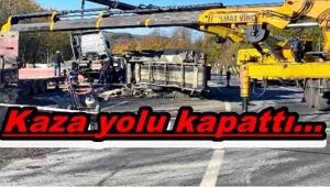 Tır devrildi, yol kapandı...