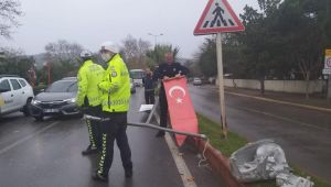 - Zabıtanın Türk bayrağı hassasiyeti