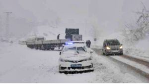 Sürücüler uzun süre yollarda kaldı, ekipler seferber oldu