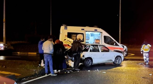  Vakadan dönen ambulans kaza yaptı