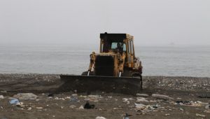  Çevre felaketinin yaşandığı sahilde temizlik çalışması başlatıldı