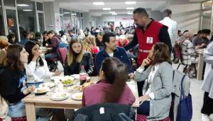 Kızılay gönüllüsü 200 genç iftarda buluştu