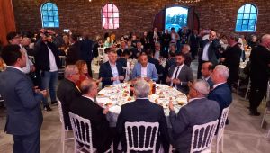 Siyaset ve iş camiası iftarda bir araya geldi 