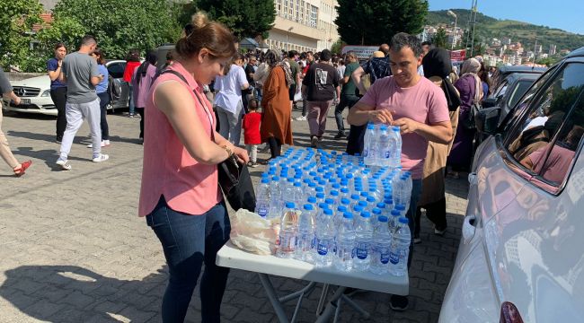 Sınava geç kalan öğrenciler için araç bekletildi (Foto galeri)