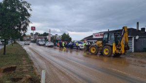 Zonguldak-Düzce yolu sel nedeniyle trafiğe kapandı