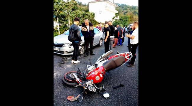 Motosiklet ile otomobil çarpıştı: 1 yaralı (Video)