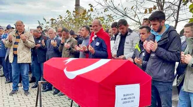 Annesi de vefat etmişti... Astsubaya hüzünlü veda...