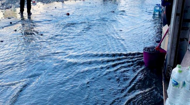 Zonguldak caddeleri göle döndü, yol kapatıldı, sular kesildi