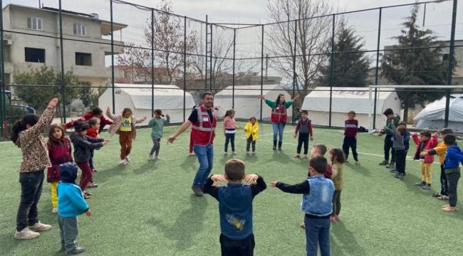  Gönüllü öğretmenlerden depremzede çocuklara psikososyal destek