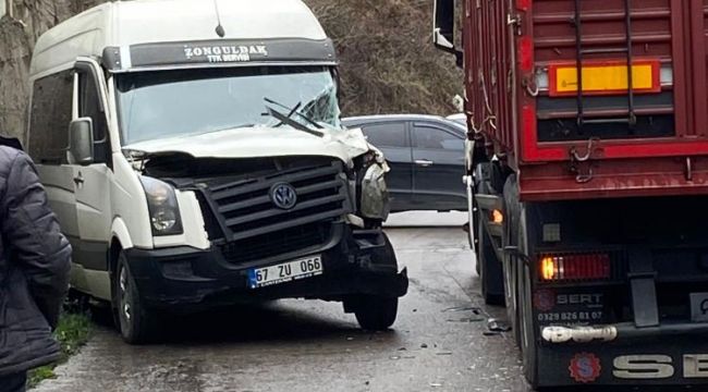 Maden işçilerini taşıyan minibüs tırla çarpıştı :6 yaralı