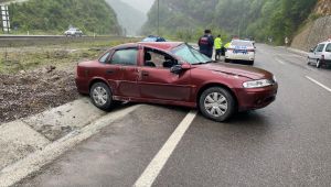 - Zonguldak'ta trafik kazası; 2 yaralı