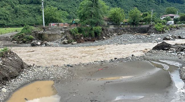 - Düzce'de sağanak sebebiyle 2 köprü yıkıldı