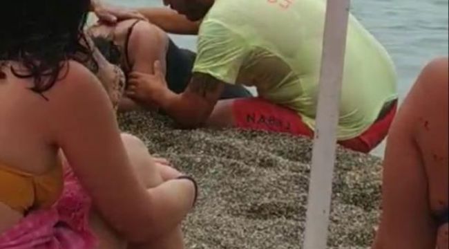 - Boğulma tehlikesi geçiren kadının imdadına cankurtaran yetişti